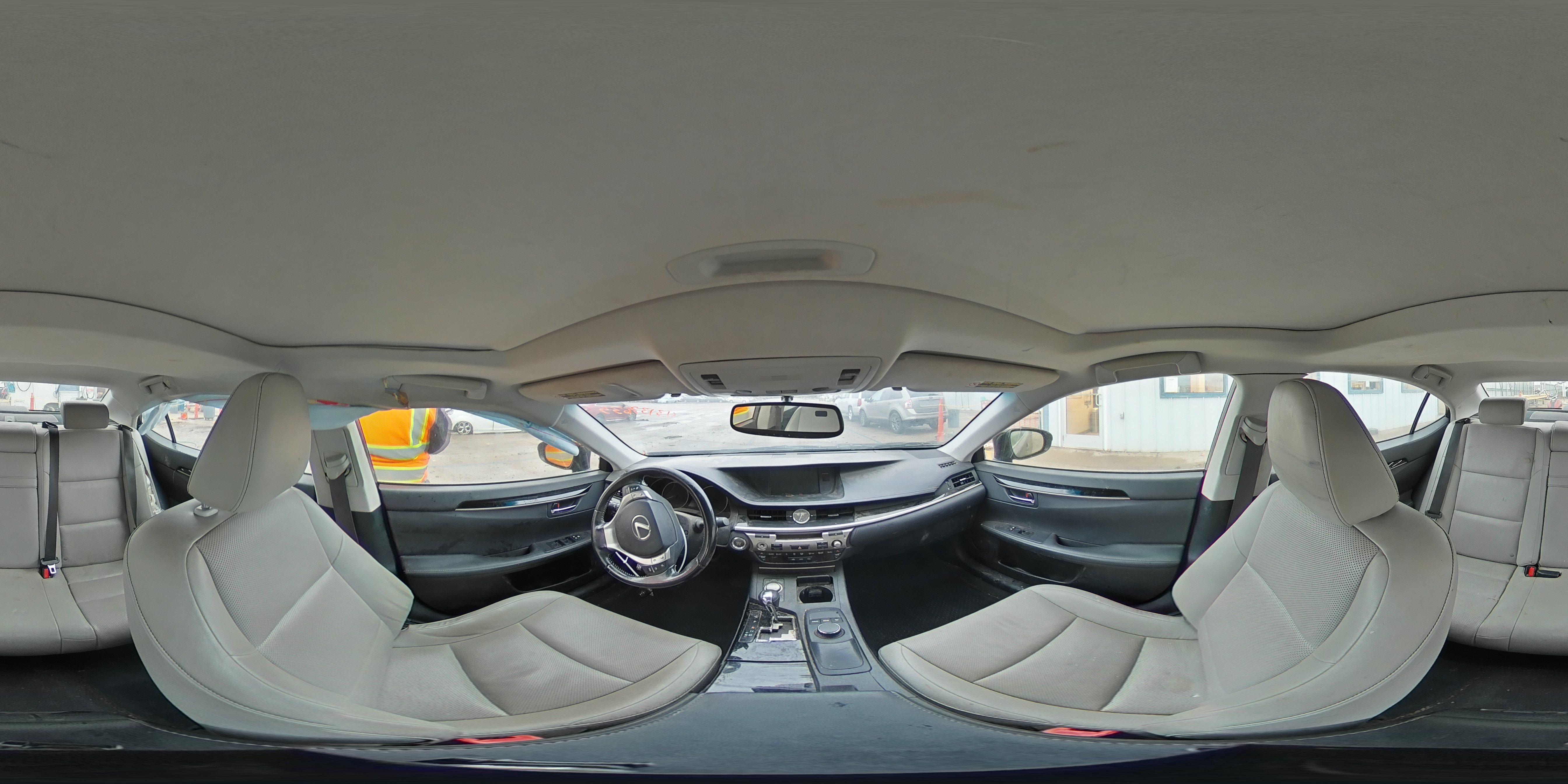 2015 Lexus ES - Image 14