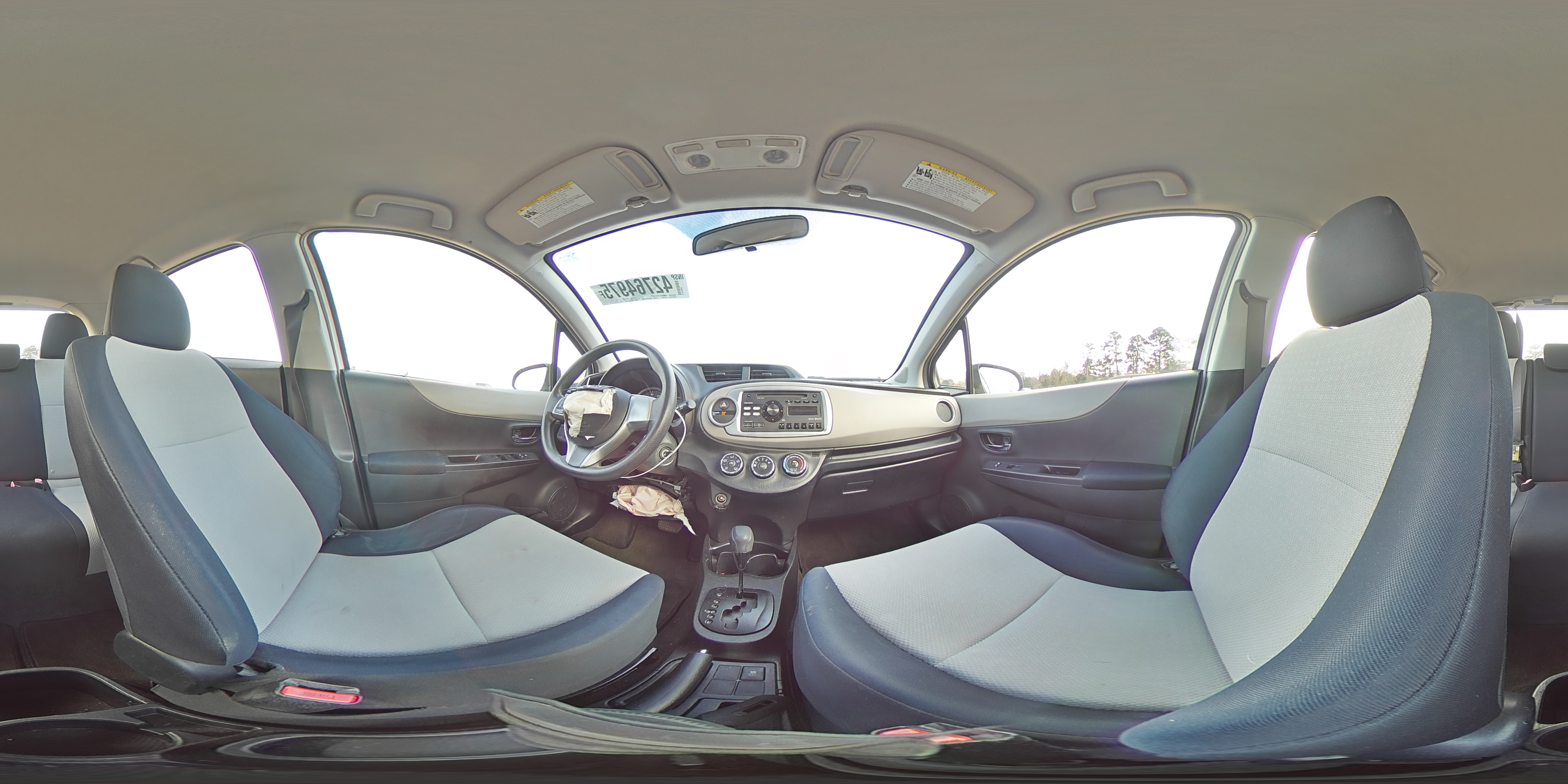 2013 Toyota Yaris - Image 14