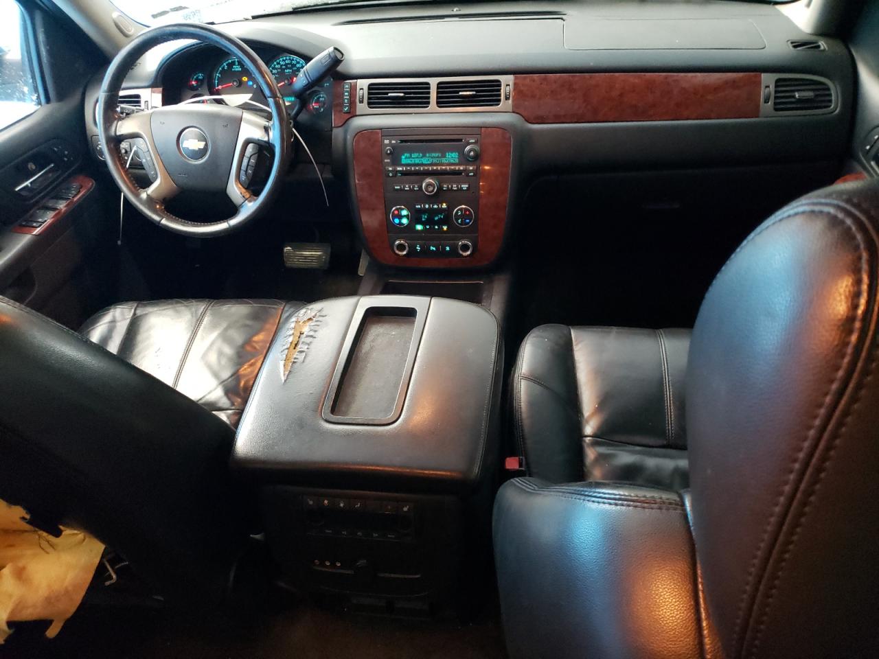 2011 Chevrolet Suburban - Image 8