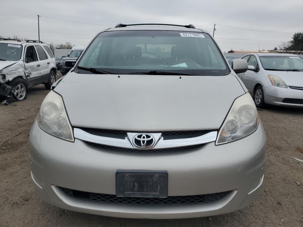 2008 Toyota Sienna - Image 5