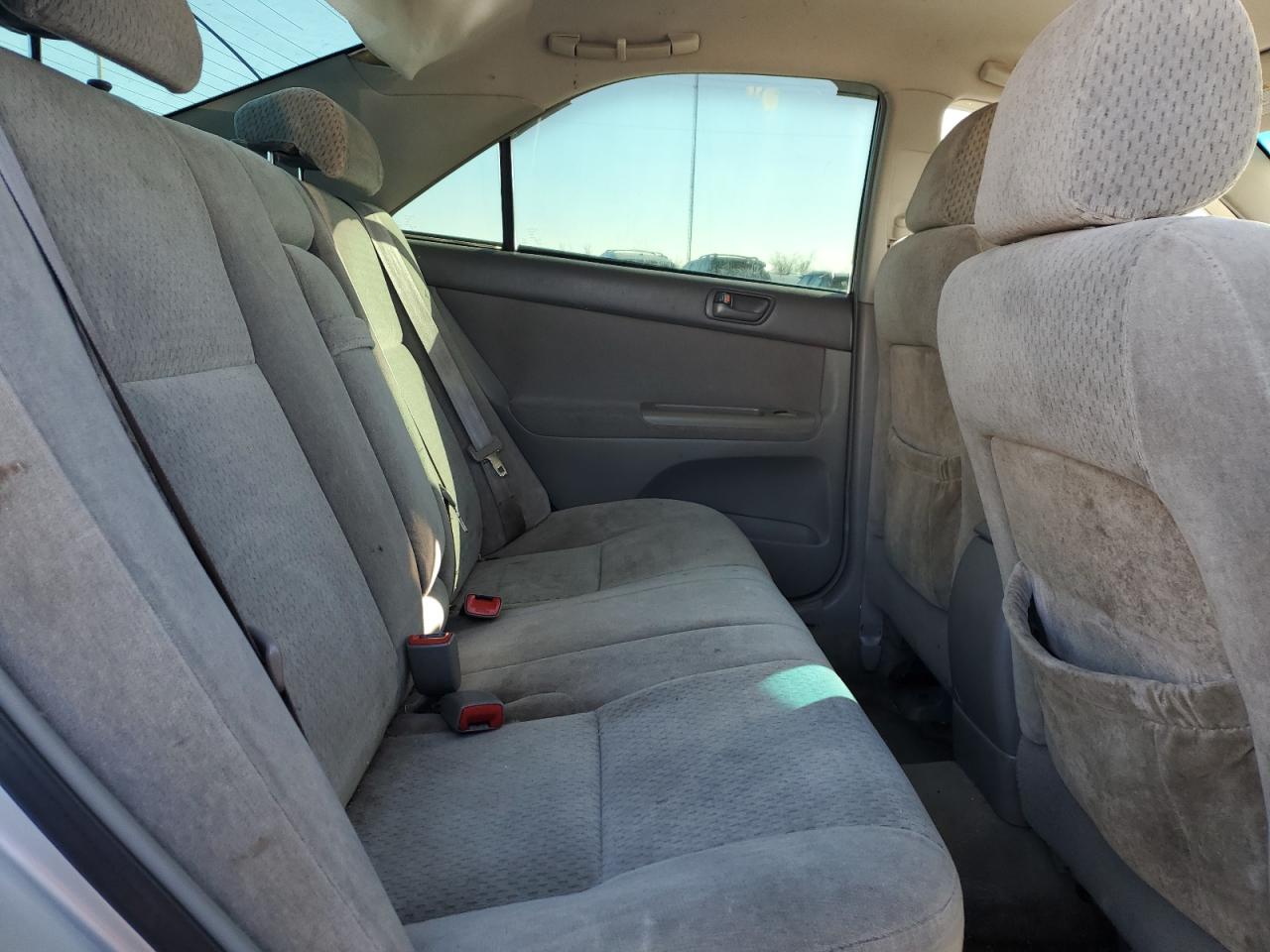 2004 Toyota Camry - Image 10
