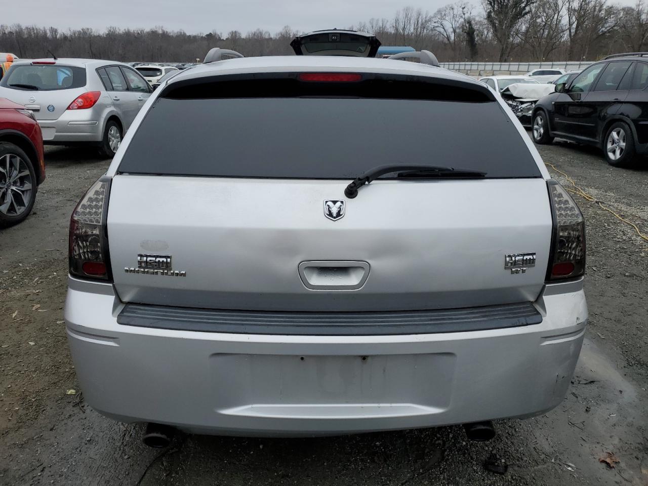 2005 Dodge Magnum - Image 6