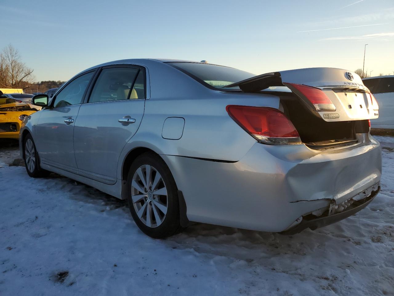 2012 Toyota Avalon - Image 2