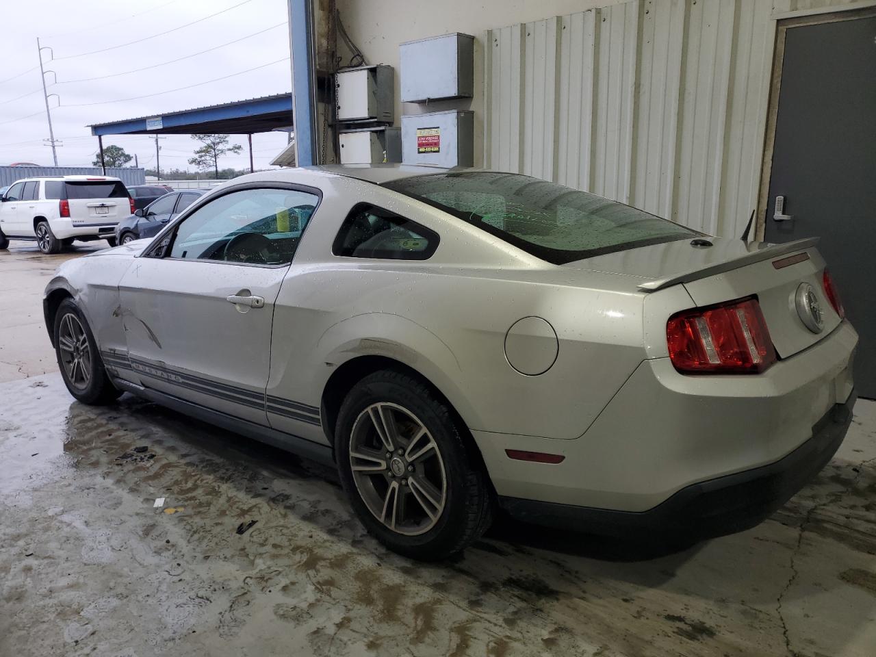 2010 Ford Mustang - Image 2