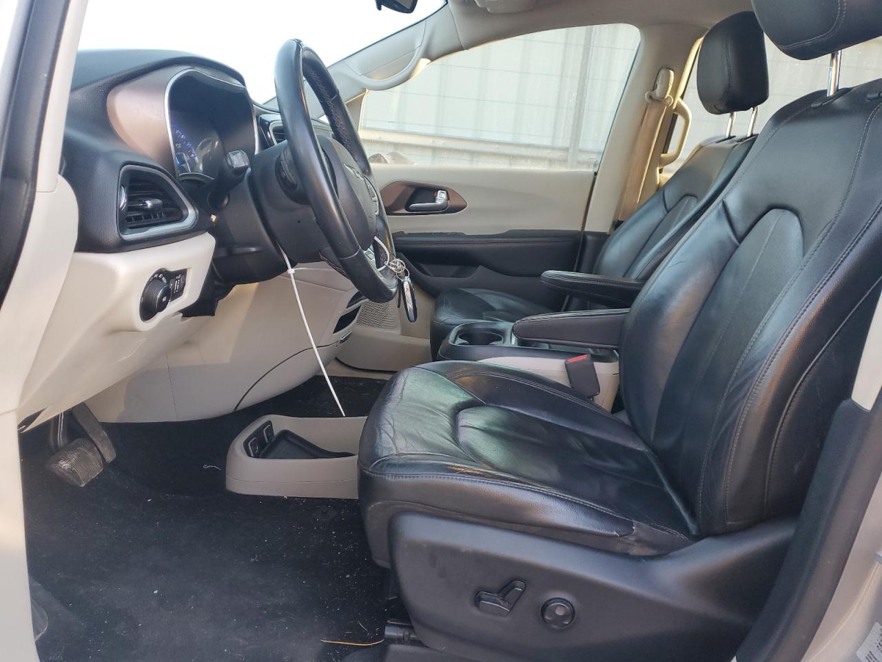 2017 Chrysler Pacifica - Image 7