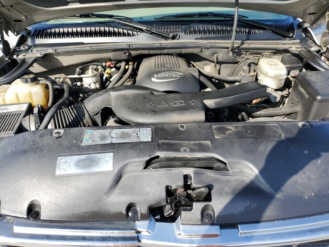 2003 Chevrolet Suburban - Image 12
