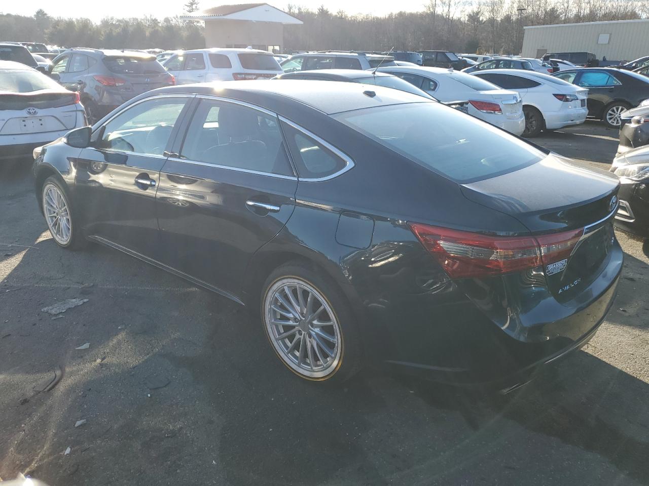 2018 Toyota Avalon - Image 2