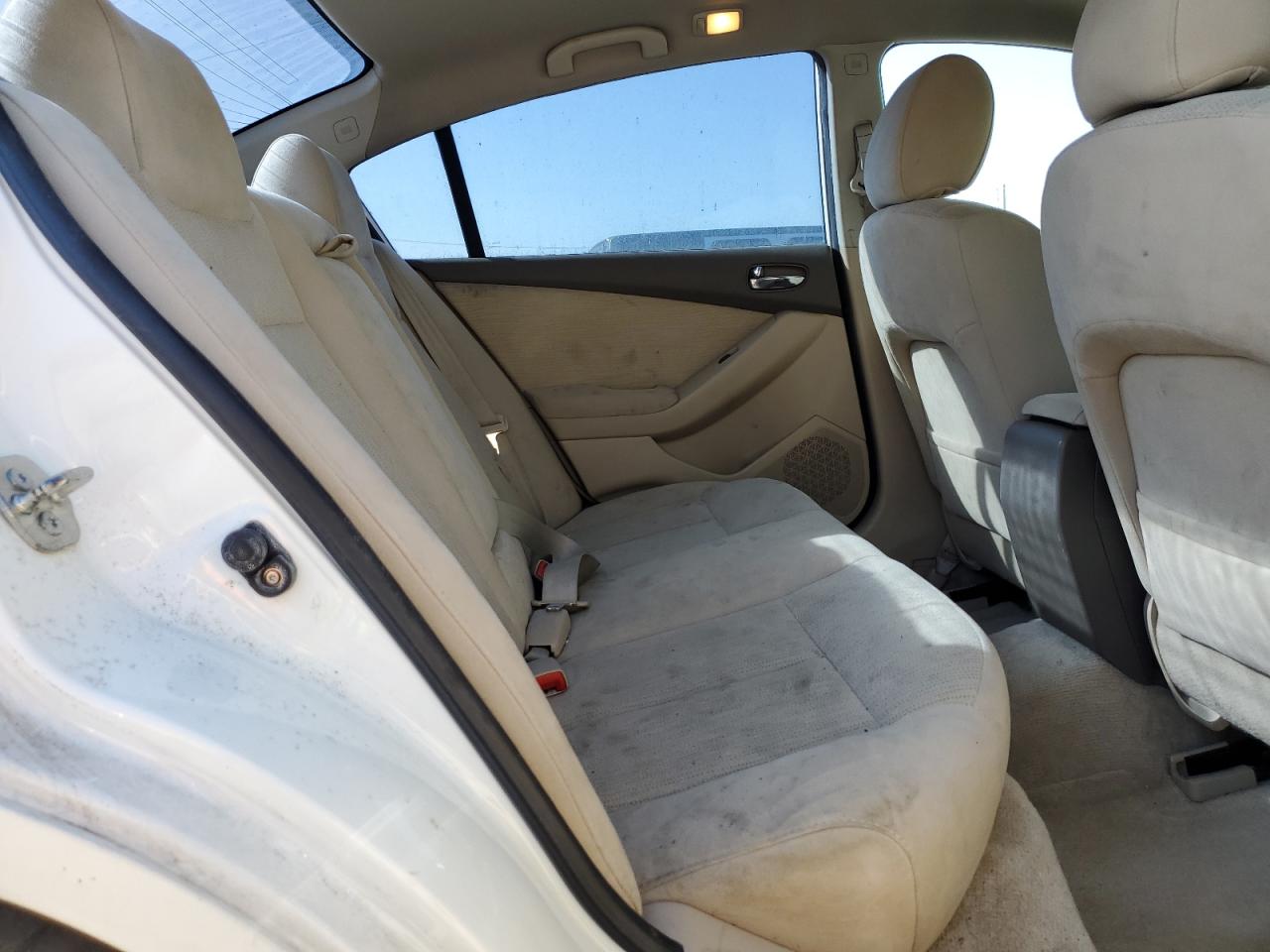 2011 Nissan Altima - Image 10