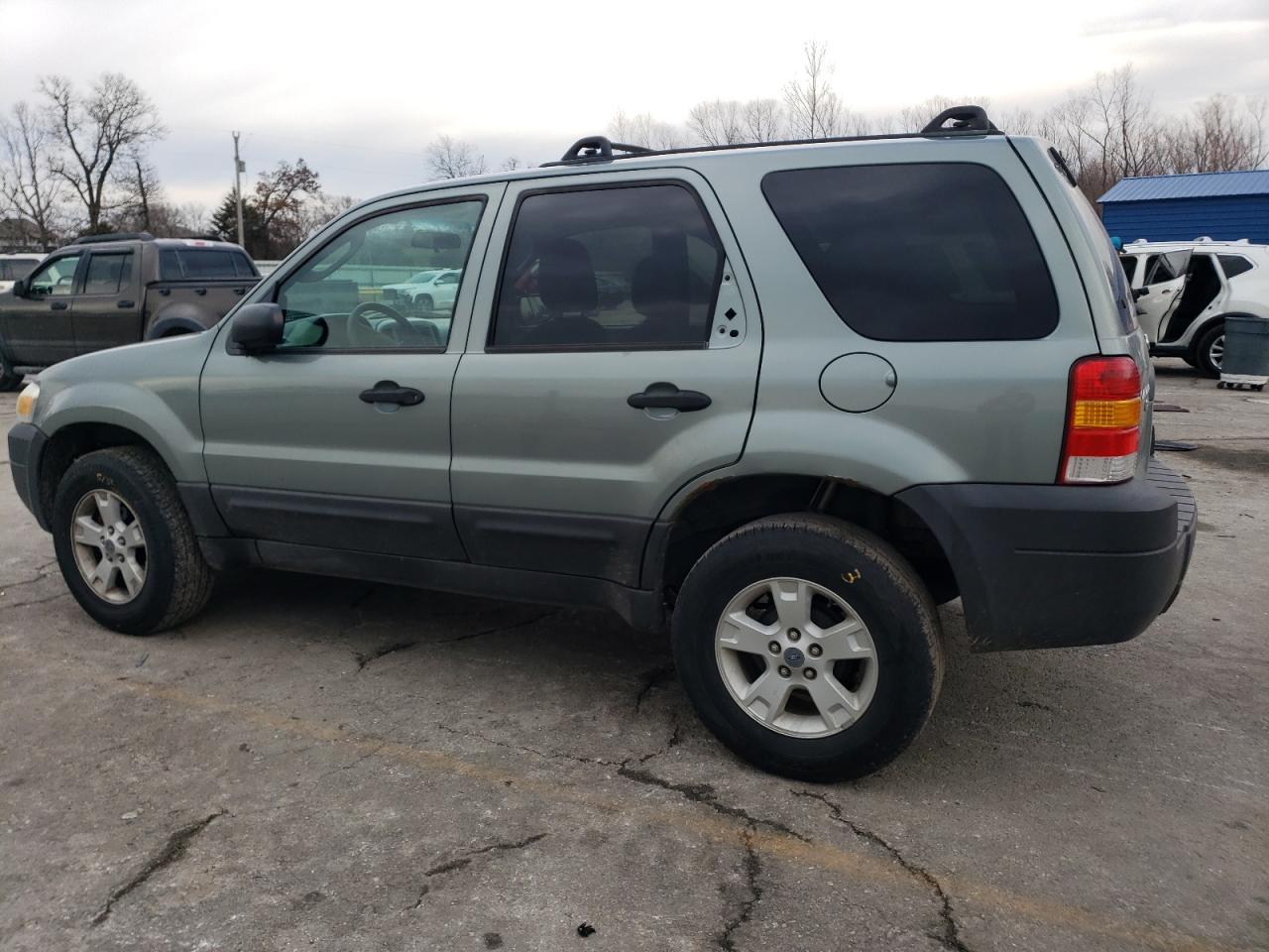 2006 Ford Escape - Image 2