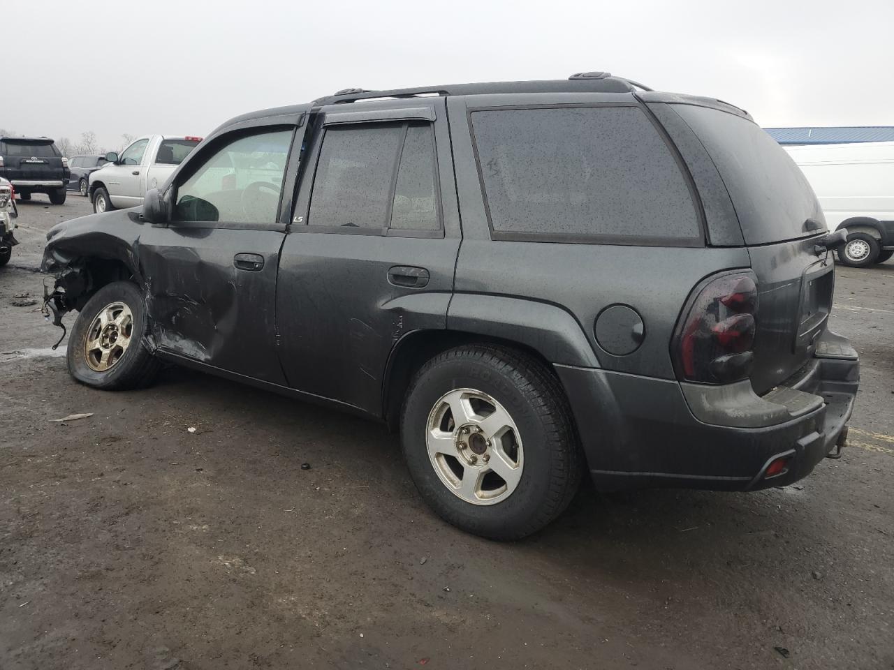 2003 Chevrolet TrailBlazer - Image 2