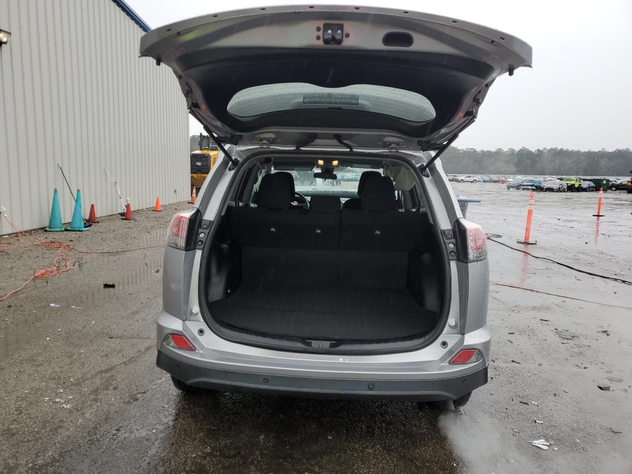 2017 Toyota RAV 4 - Image 6
