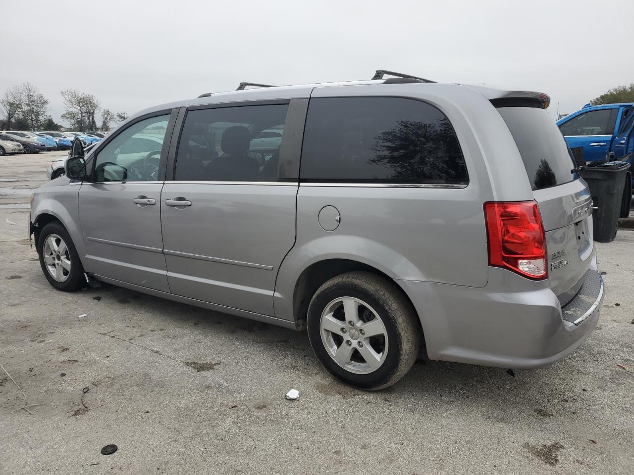 2013 Dodge Caravan - Image 2