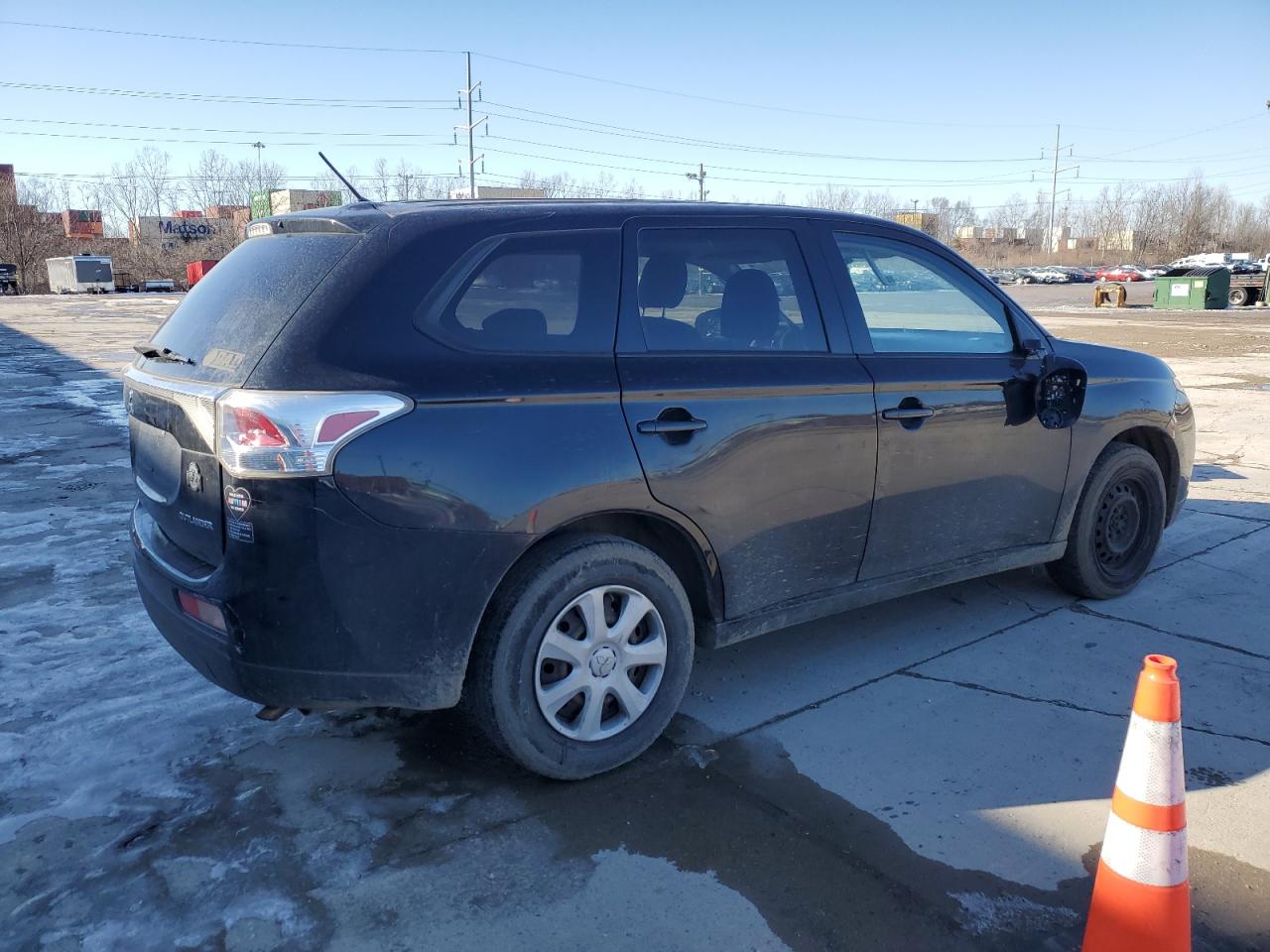2014 Mitsubishi Outlander - Image 3