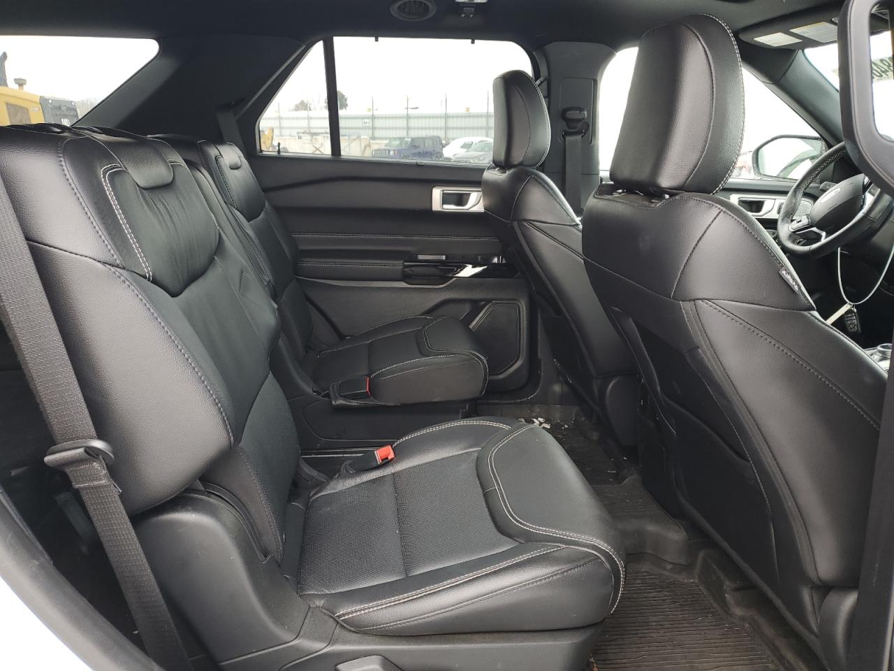 2022 Ford Explorer - Image 11