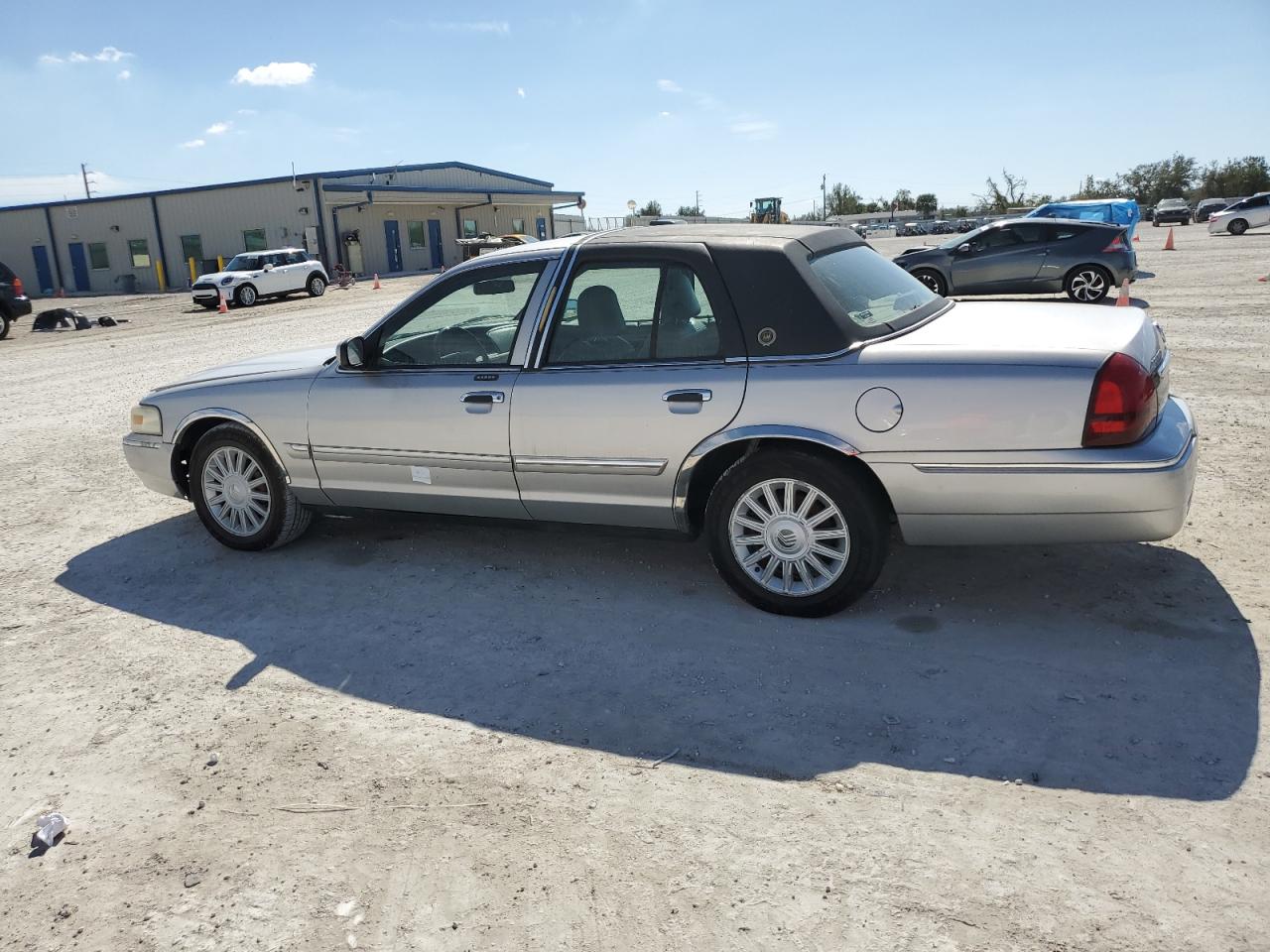 2009 Mercury Grand Marquis - Image 2