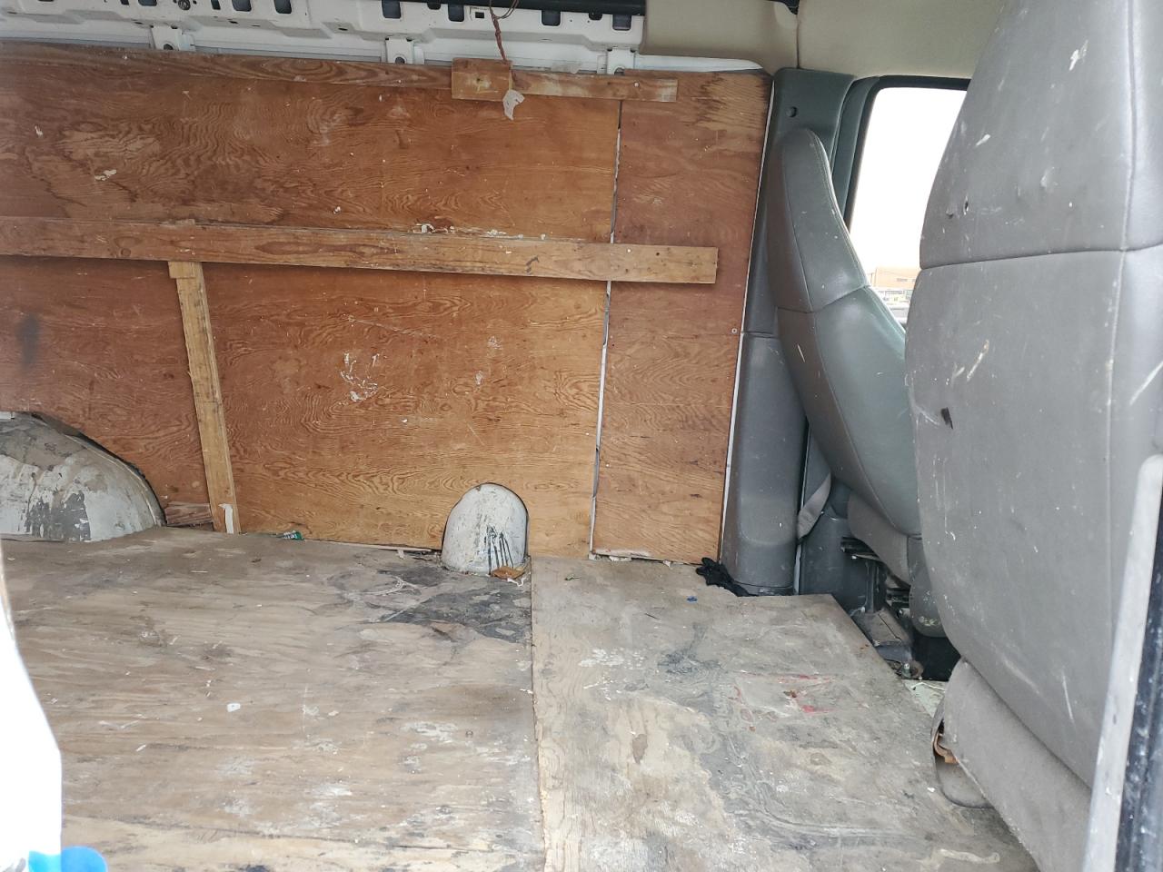 2009 Chevrolet Express - Image 11