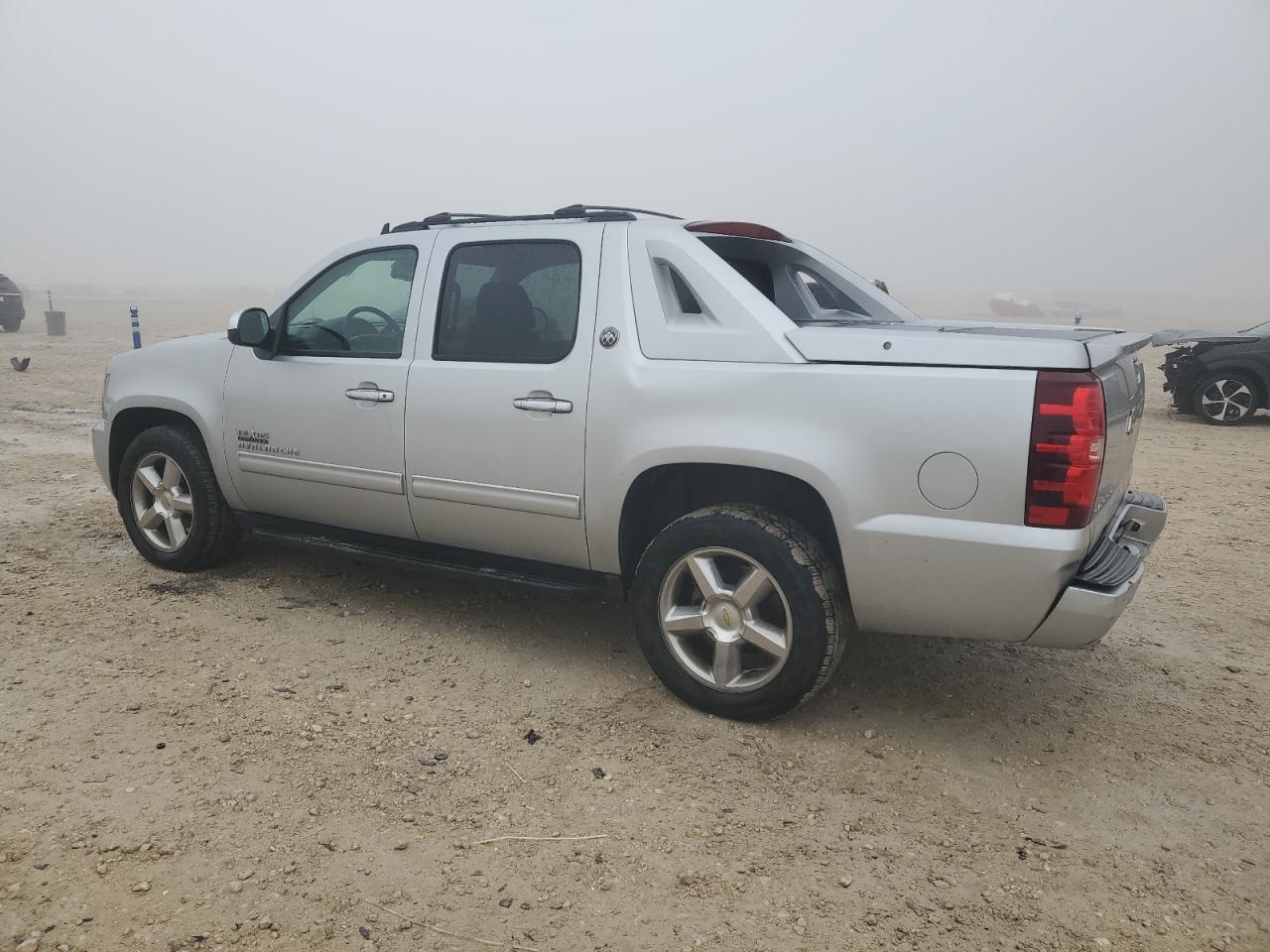 2013 Chevrolet Avalanche - Image 2