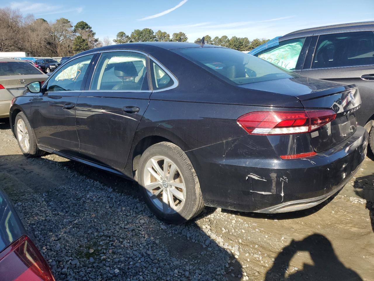 2020 Volkswagen Passat - Image 2