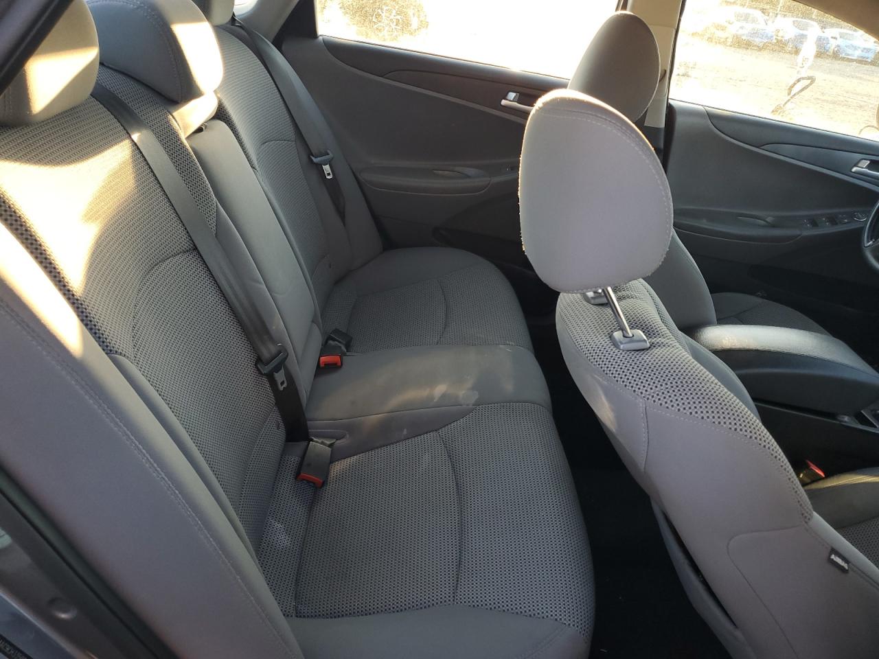 2012 Hyundai Sonata - Image 10