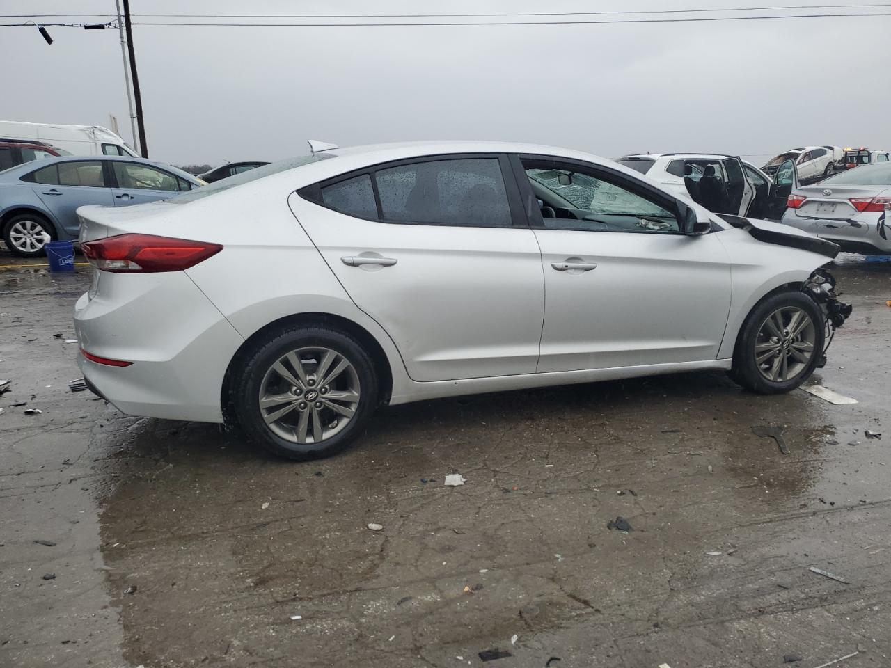 2017 Hyundai Elantra - Image 3
