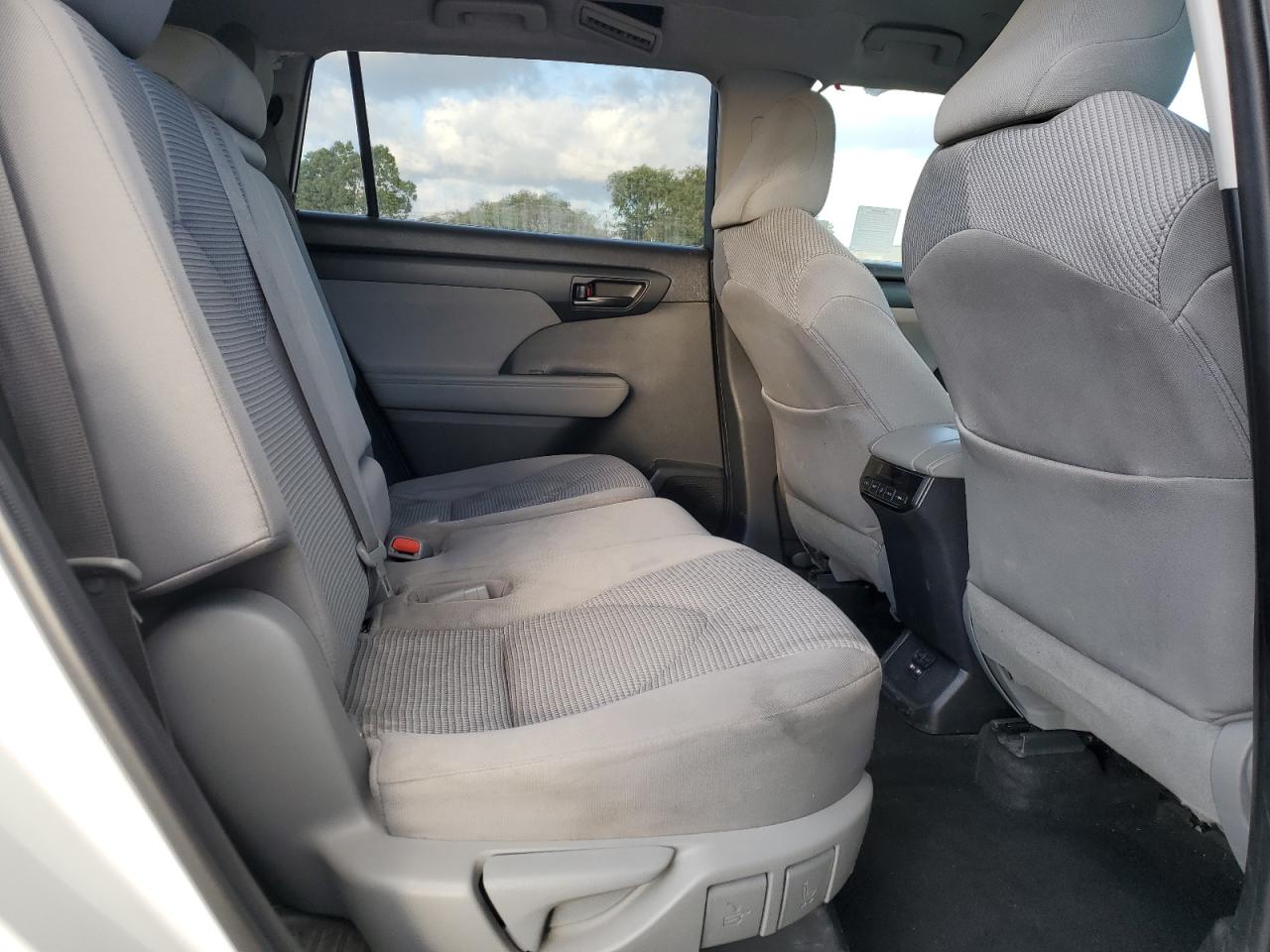 2020 Toyota Highlander - Image 11