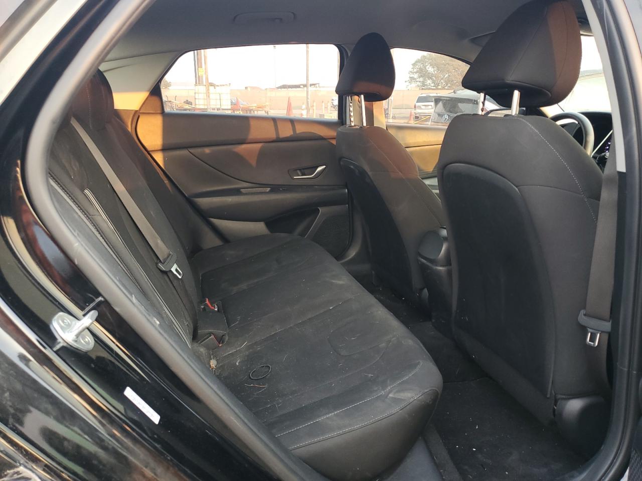 2022 Hyundai Elantra - Image 10