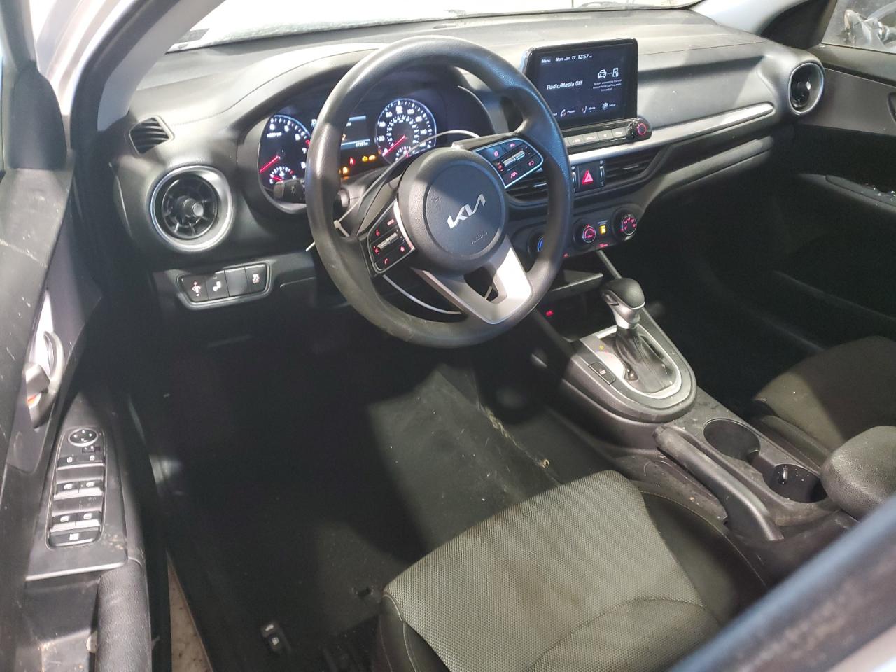 2022 Kia Forte - Image 8