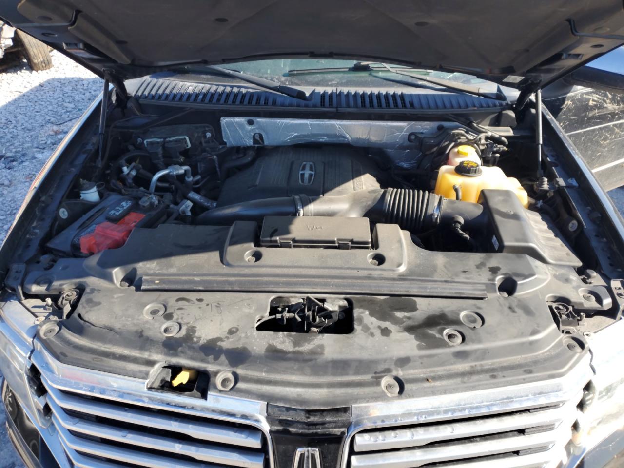 2016 Lincoln Navigator - Image 12
