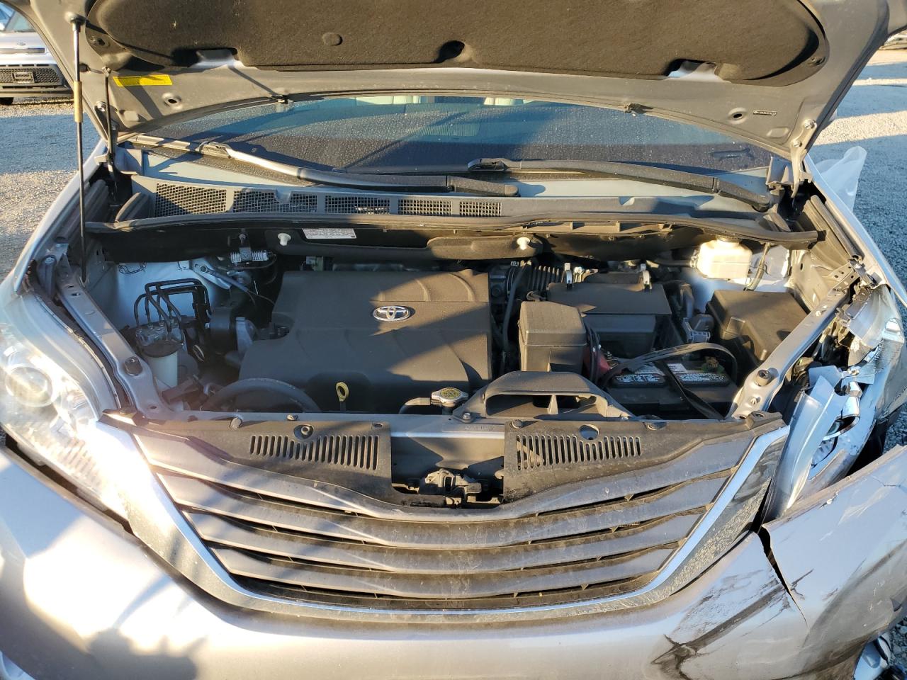 2013 Toyota Sienna - Image 12