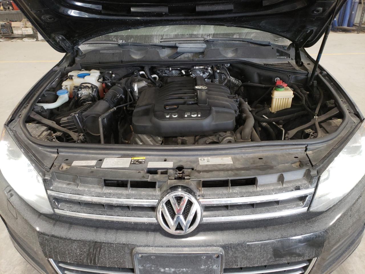 2014 Volkswagen Touareg - Image 12
