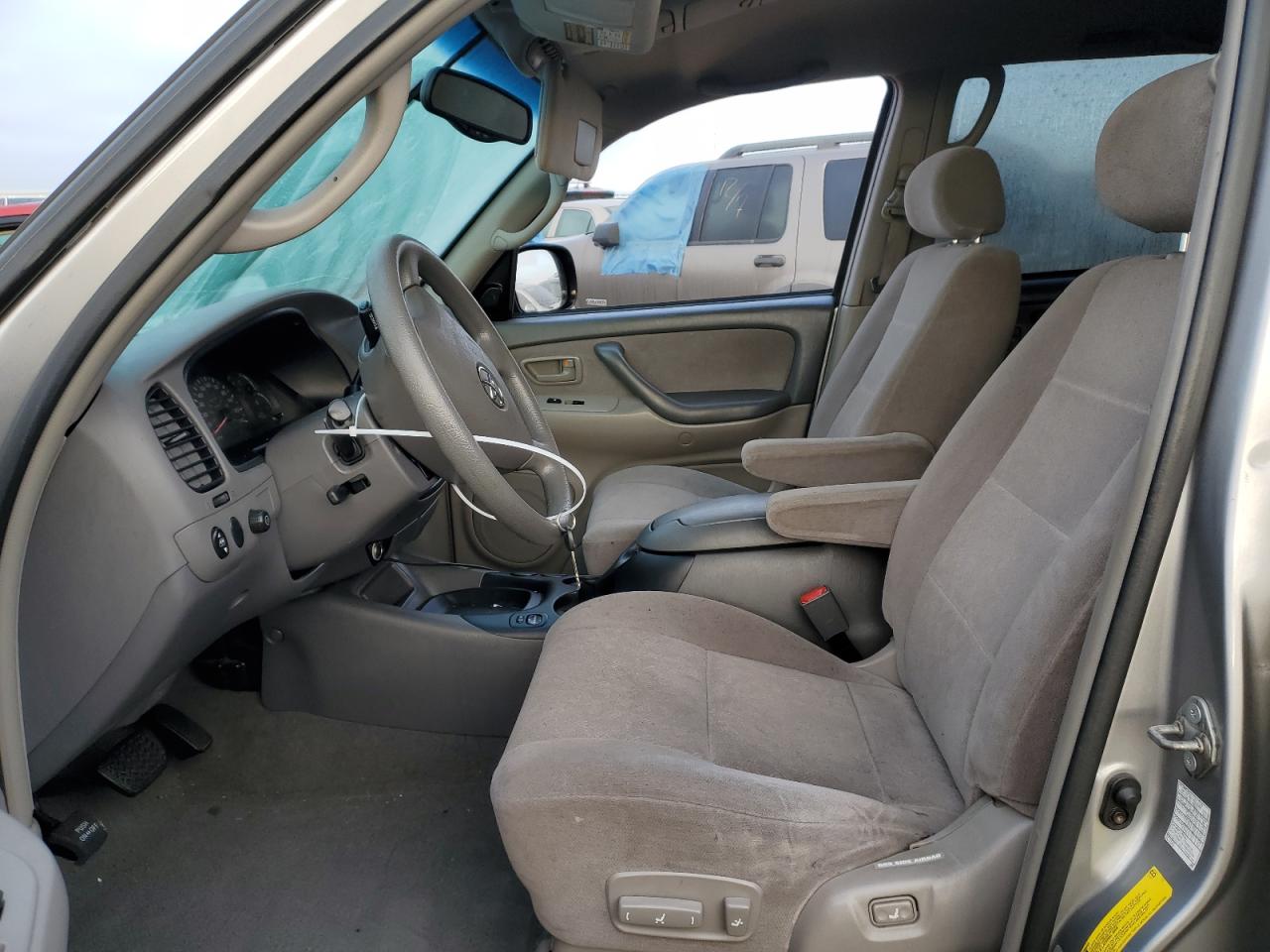 2004 Toyota Sequoia - Image 7
