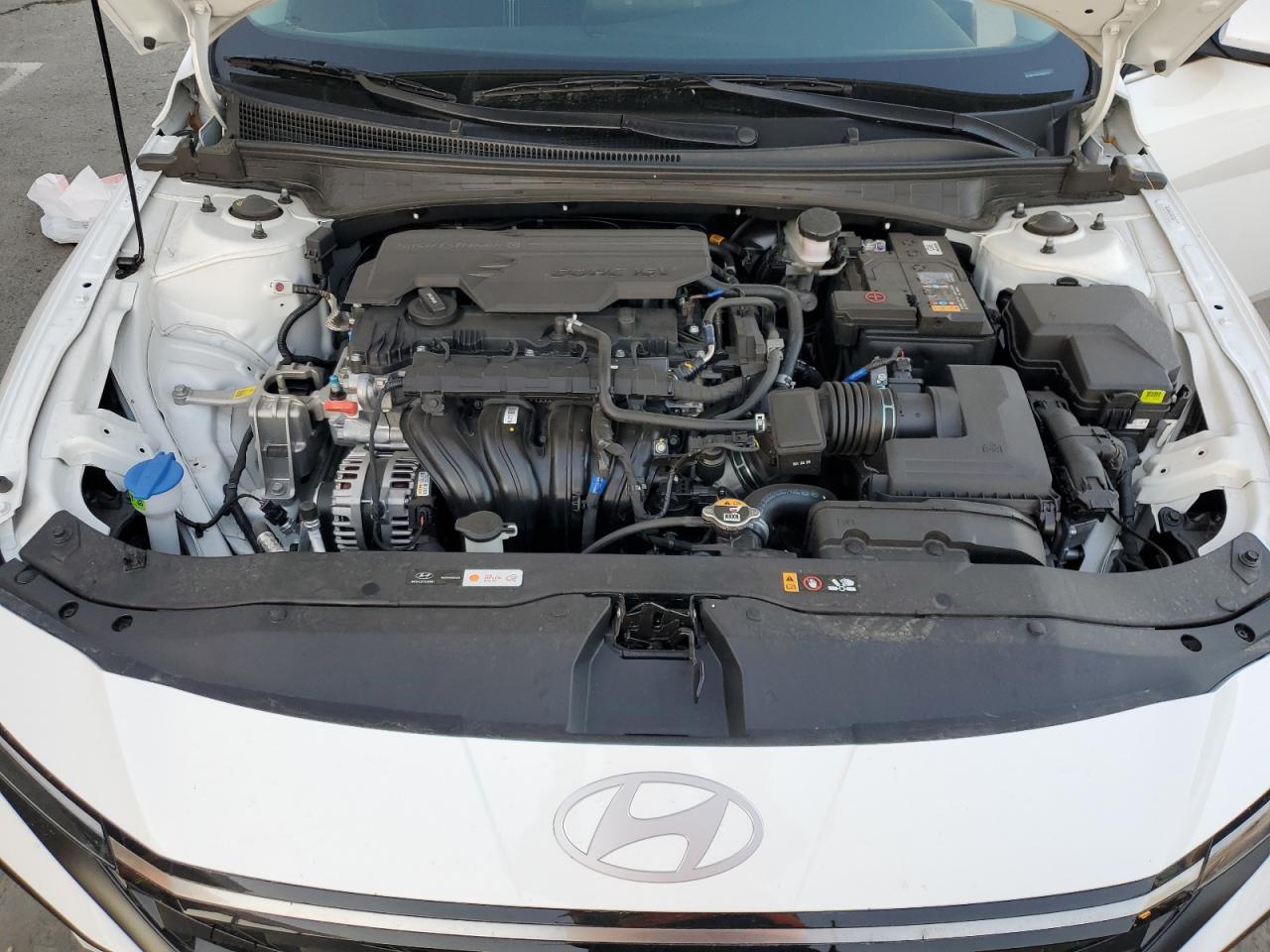 2024 Hyundai Elantra - Image 11