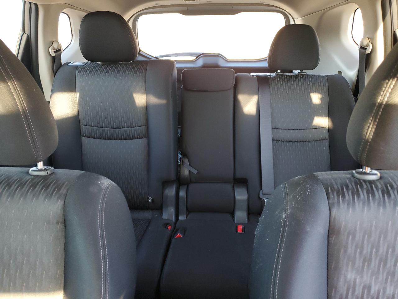 2017 Nissan Rogue - Image 10
