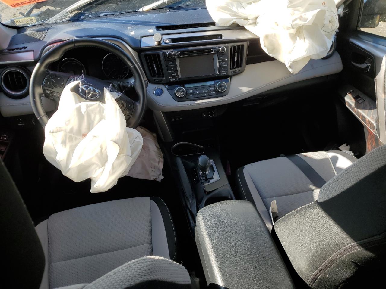 2016 Toyota RAV 4 - Image 8