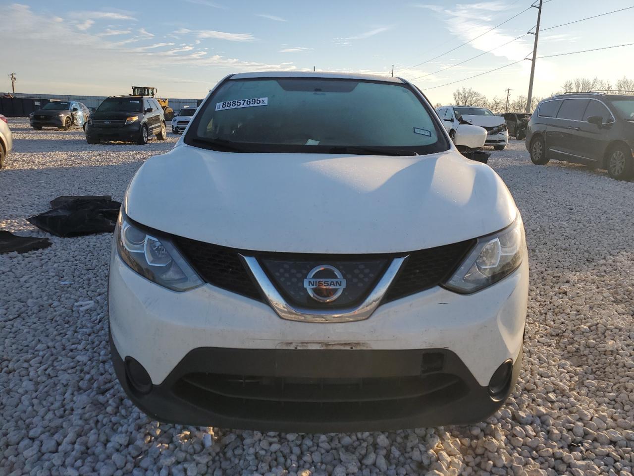 2018 Nissan Rogue - Image 5
