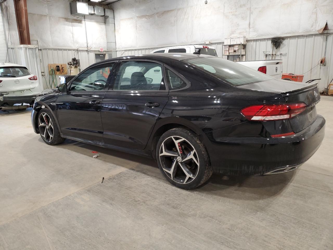 2020 Volkswagen Passat - Image 2
