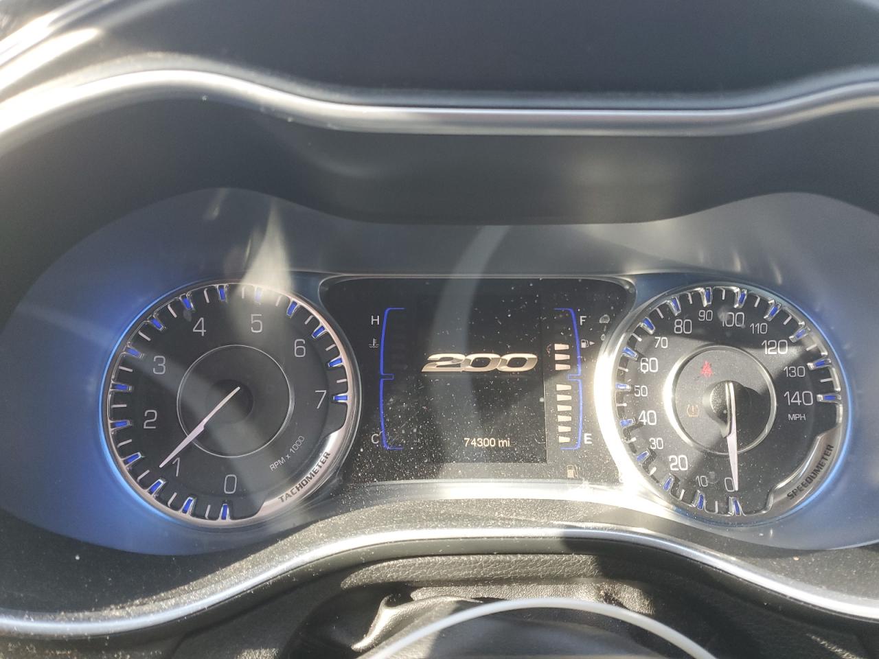 2015 Chrysler 200 - Image 9