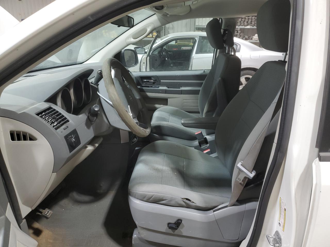 2010 Dodge Caravan - Image 7