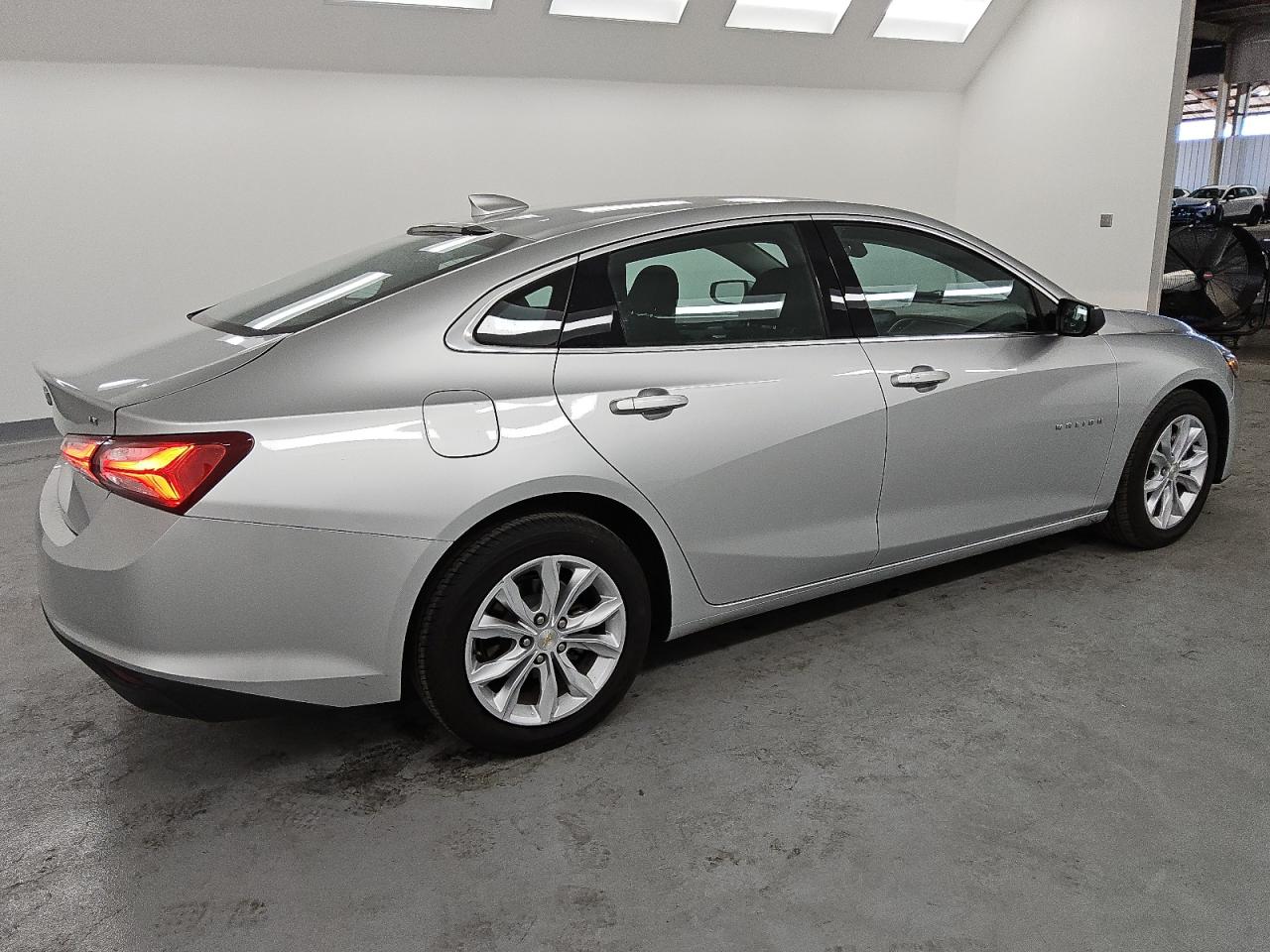 2022 Chevrolet Malibu - Image 3