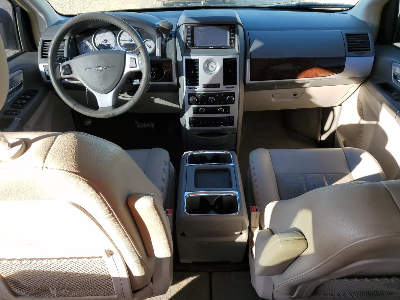 2009 Chrysler Town & Country - Image 8