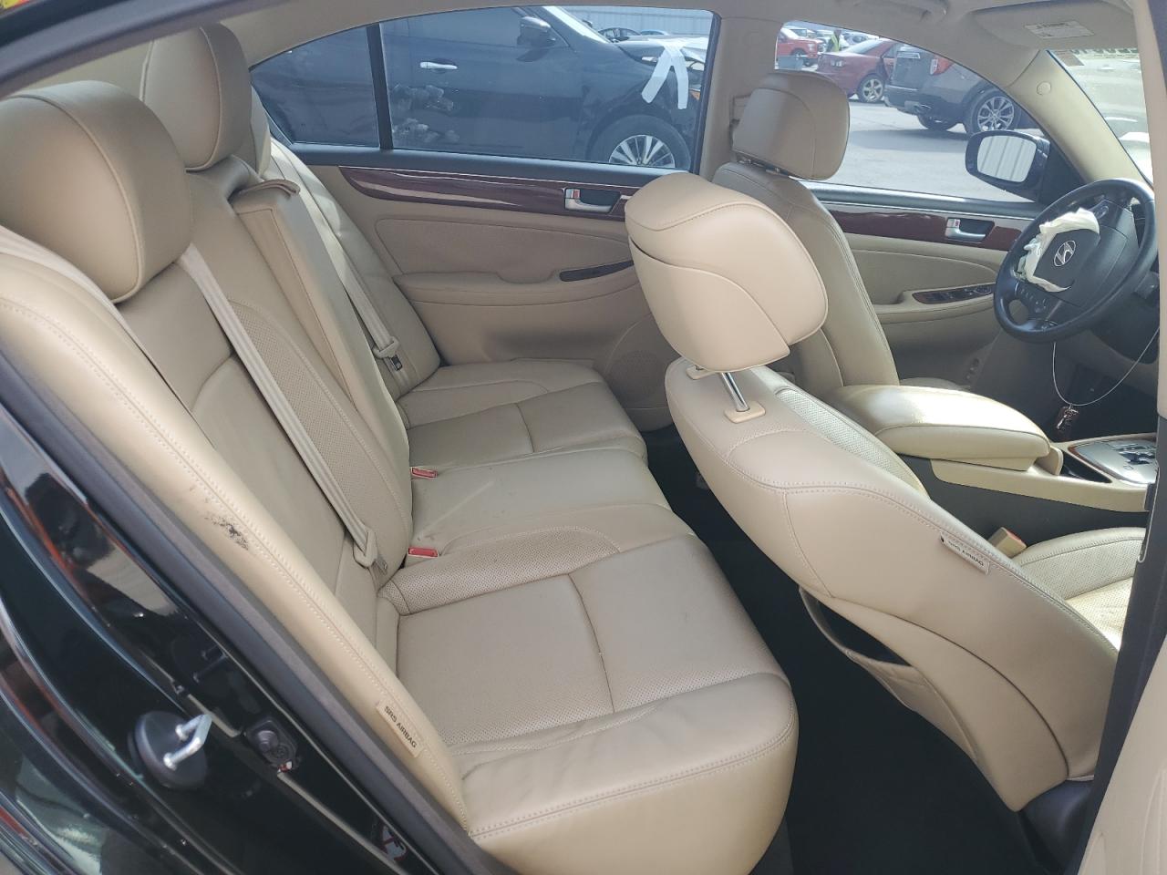 2013 Hyundai Genesis - Image 10