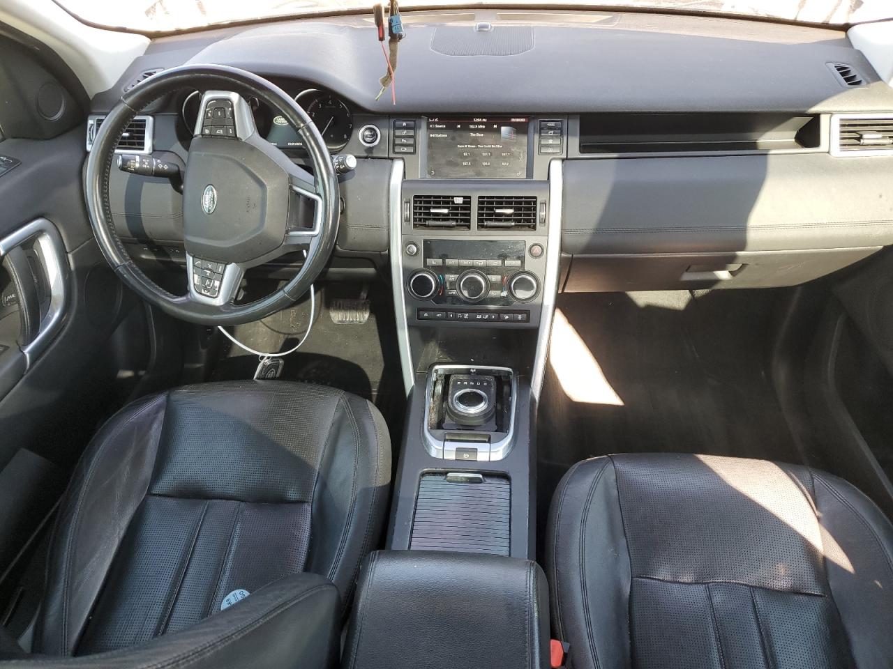 2017 Land Rover Discovery - Image 8