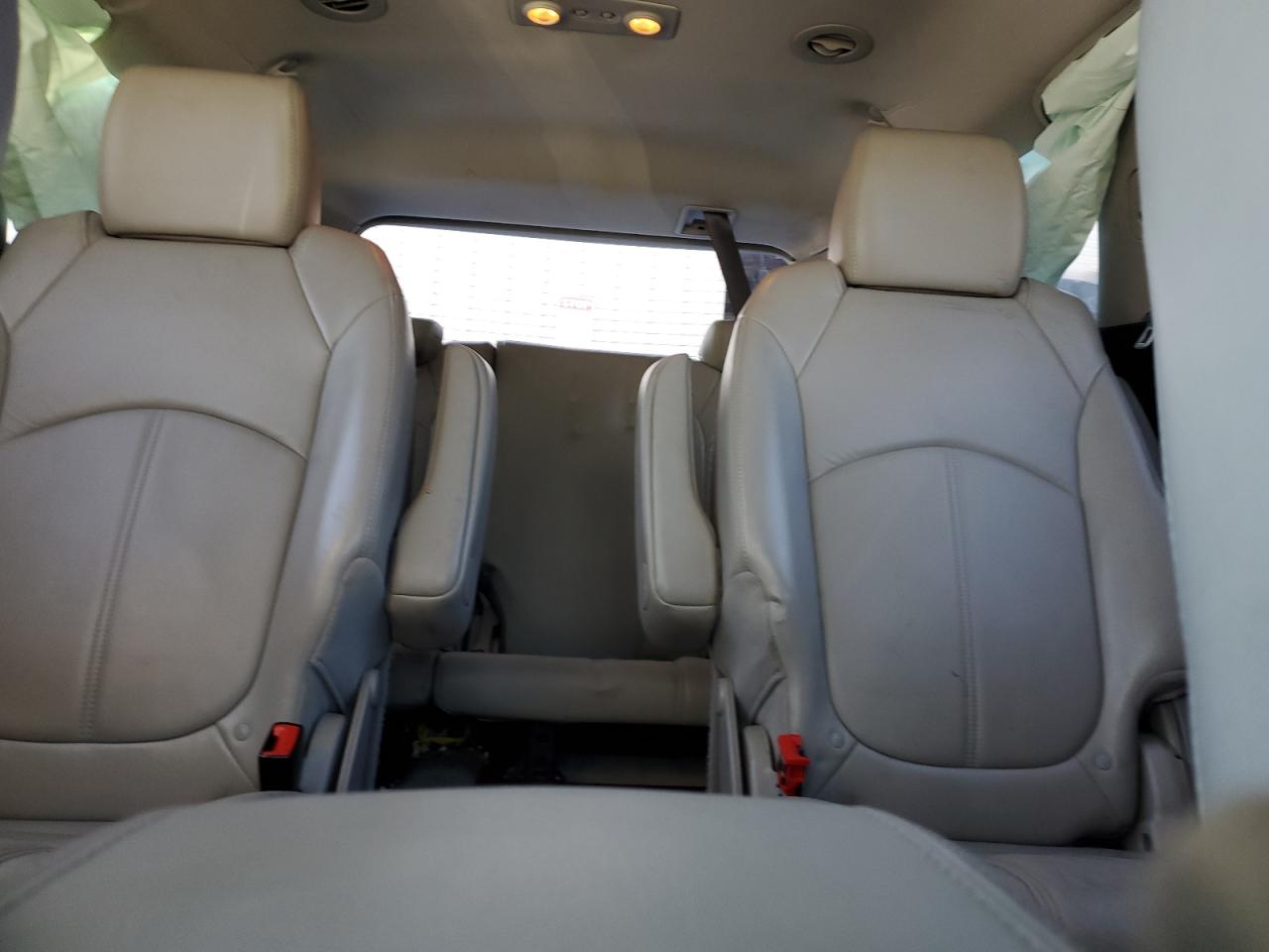 2011 GMC Acadia - Image 10