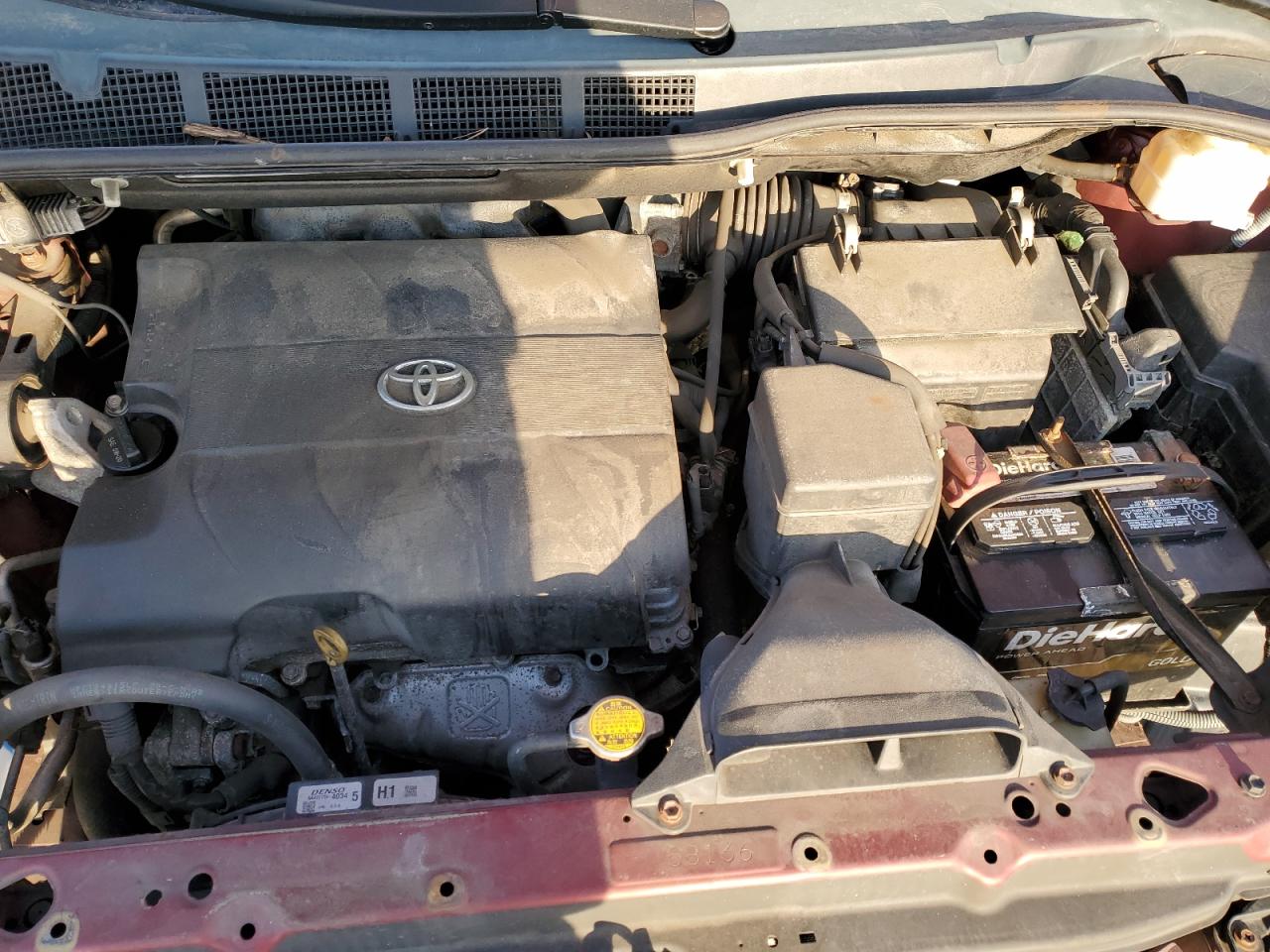 2011 Toyota Sienna - Image 12