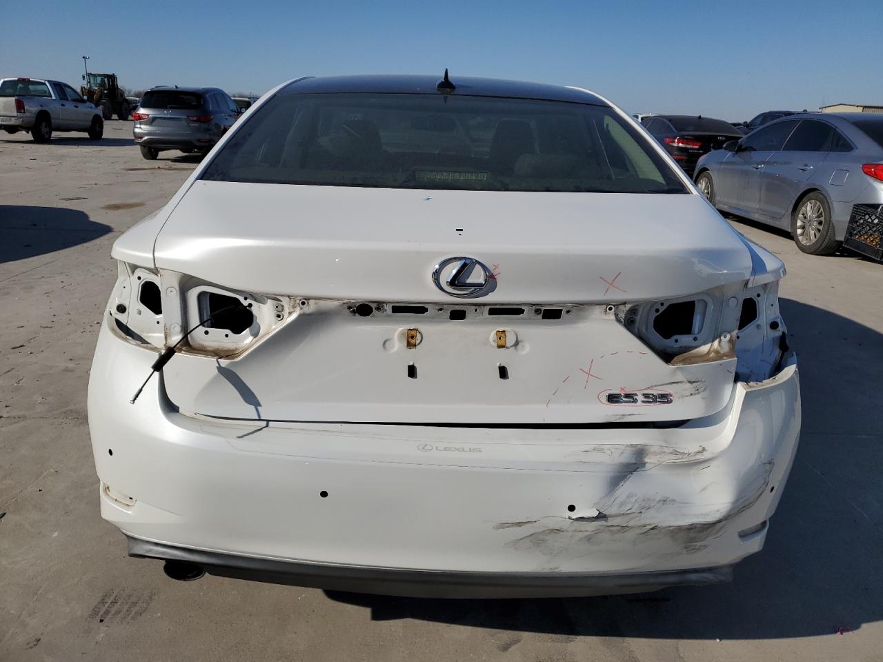 2014 Lexus ES - Image 6