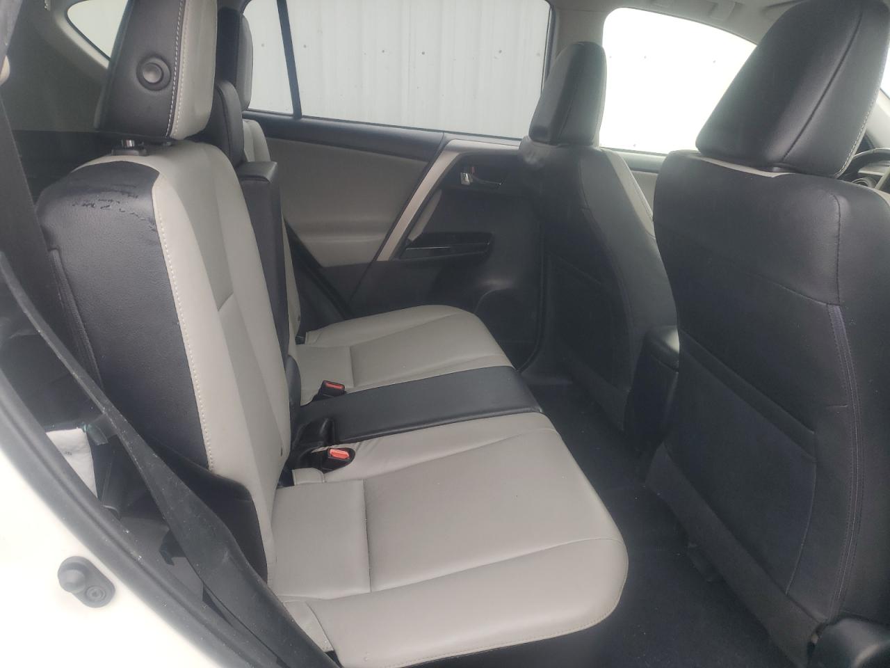 2018 Toyota RAV 4 - Image 11