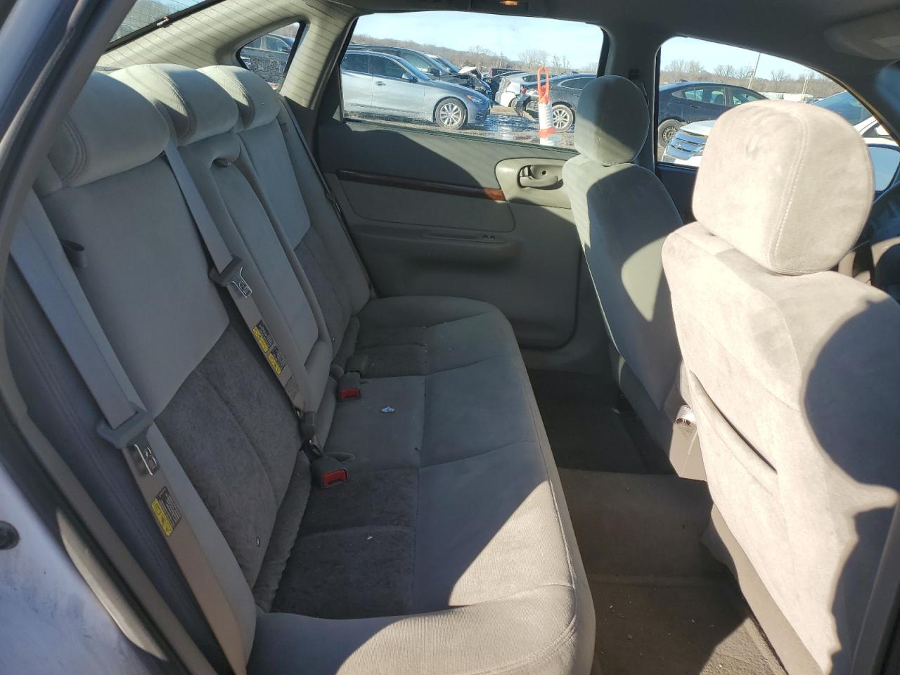 2004 Chevrolet Impala - Image 10