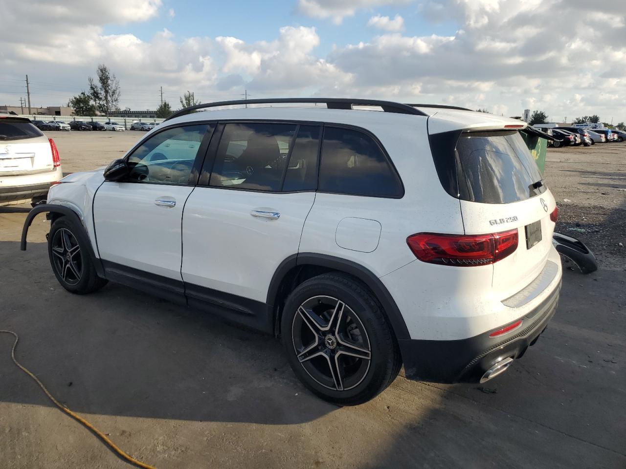 2020 Mercedes-Benz GLB - Image 2