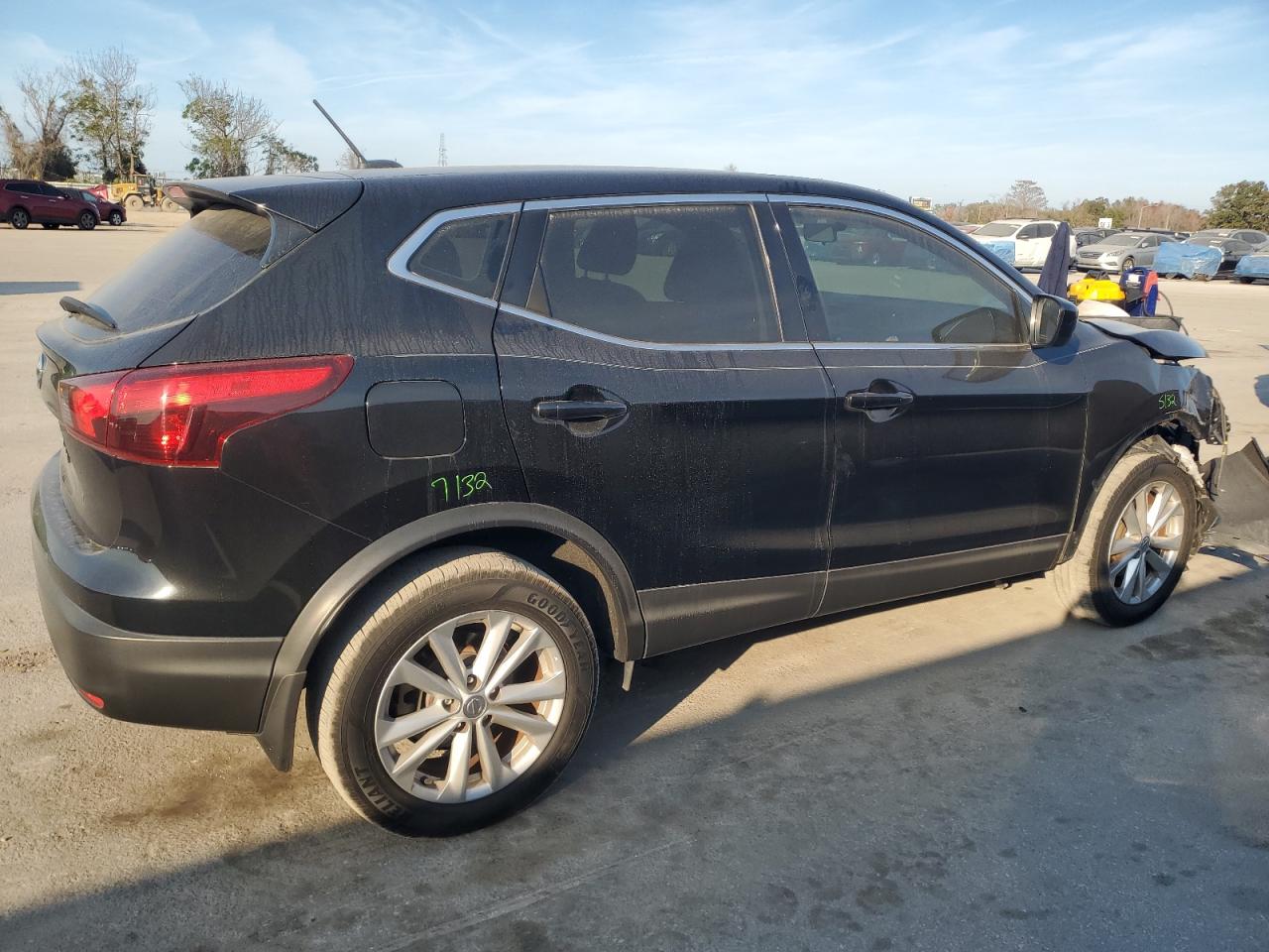 2018 Nissan Rogue - Image 3