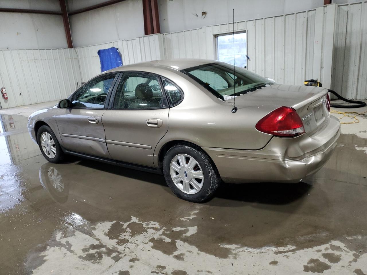 2005 Ford Taurus - Image 2